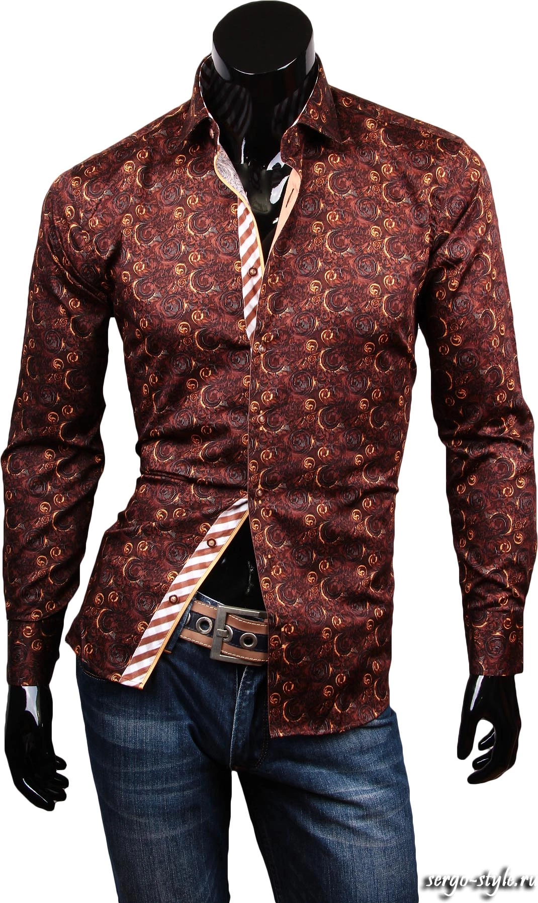 Модная приталенная мужская рубашка коричневого цвета в огурцах