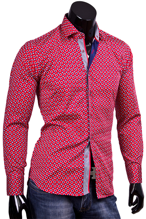 Красная приталенная рубашка в синий горошек фото