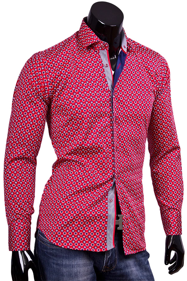 Красная приталенная рубашка в синий горошек фото