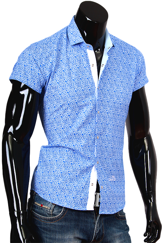 Голубая рубашка с коротким рукавом в белых огурцах фото