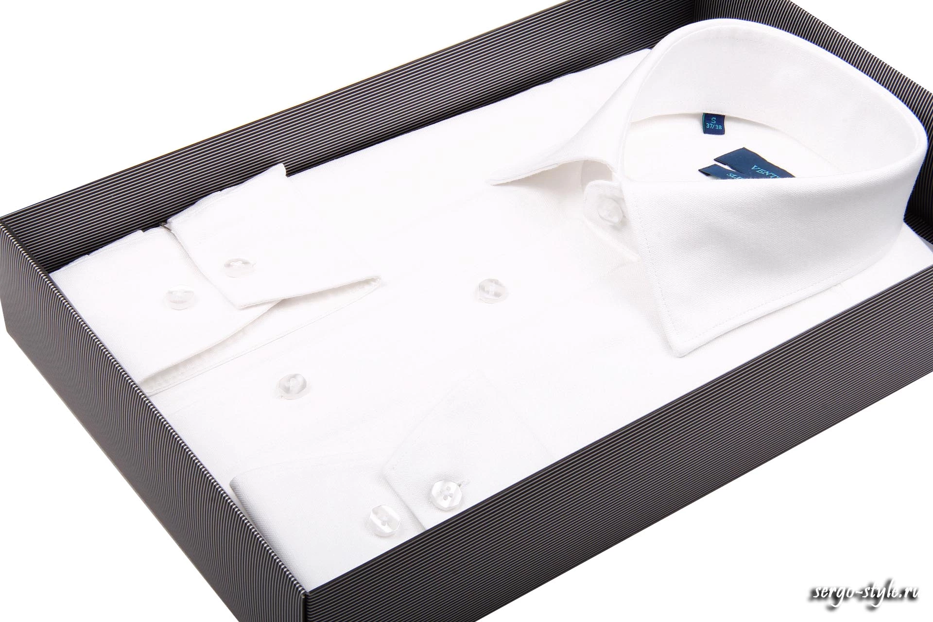 Стильная приталенная мужская рубашка белого цвета
