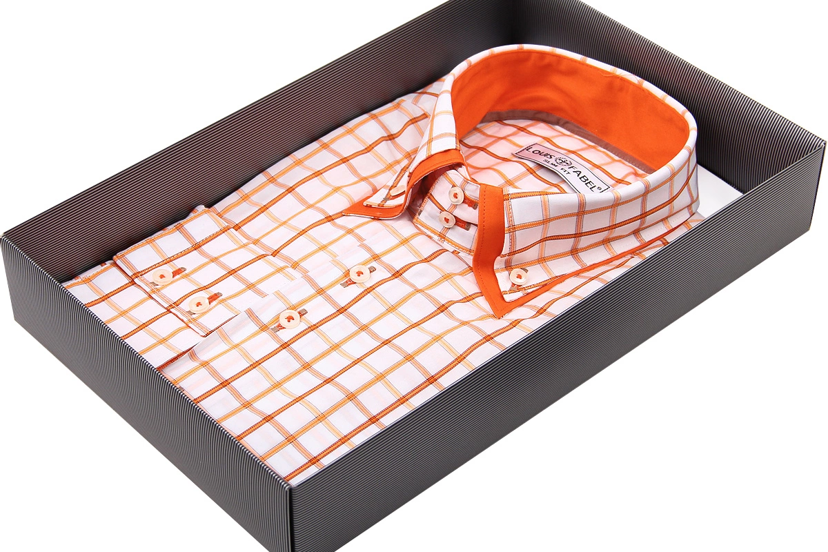 Белая мужская рубашка в крупную оранжевую клетку