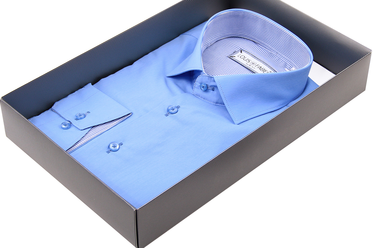 Приталенная мужская рубашка голубого цвета