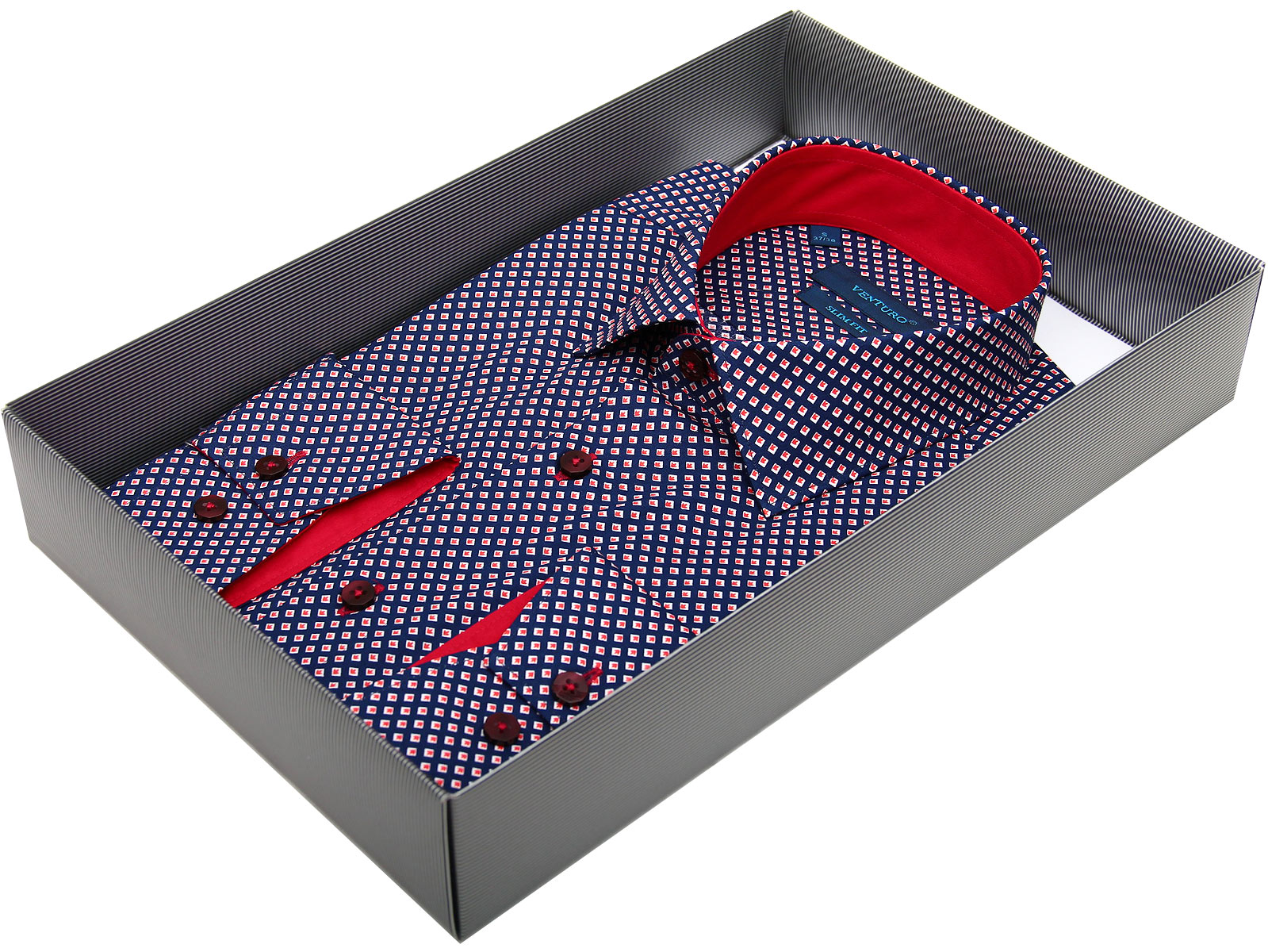 Приталенная рубашка темно синего цвета с узором в бело красных квадратиках