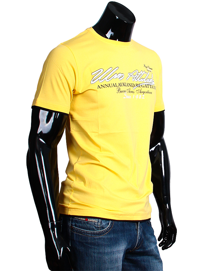 Стильная мужская футболка желтого цвета с надписями