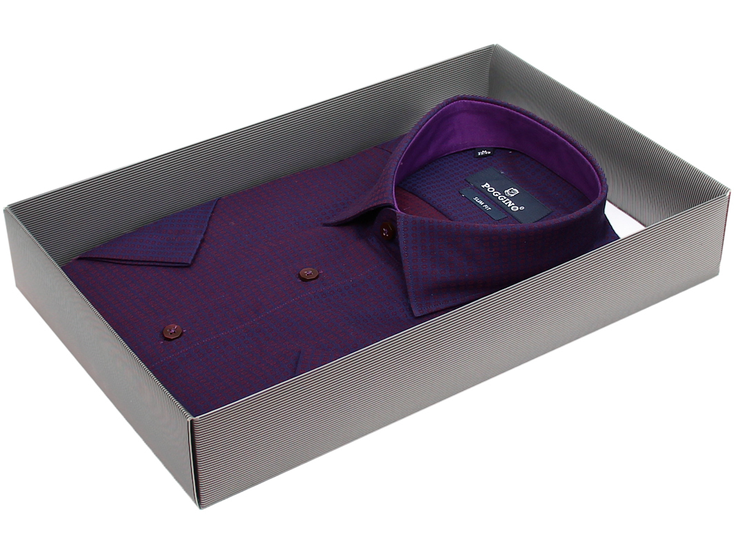 Яркая приталенная рубашка фиолетового цвета с коротким рукавом