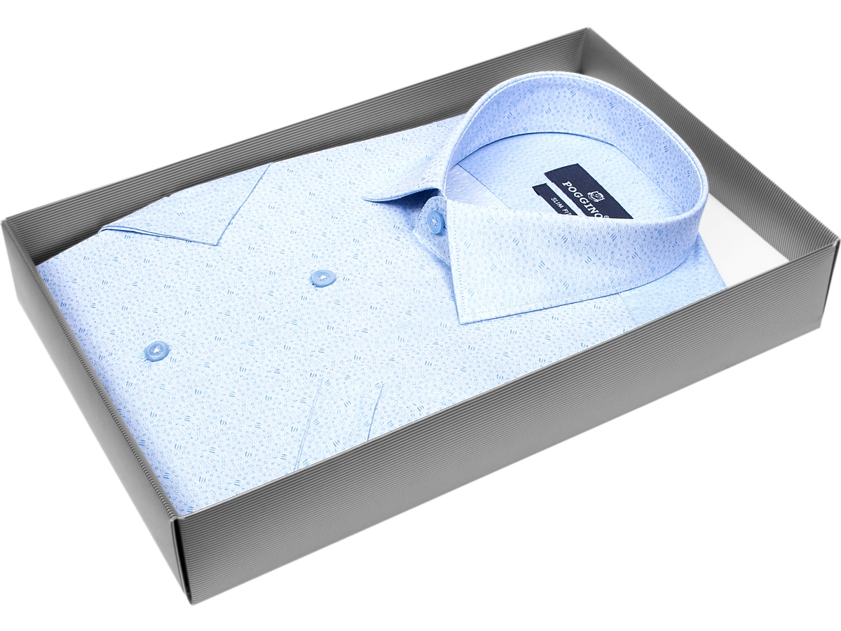 Голубая приталенная рубашка в абстракции с коротким рукавом