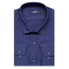 Темно-синяя приталенная мужская рубашка с длинными рукавами-3